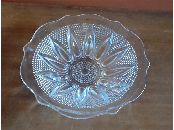 ~/upload/Lots/51465/AdditionalPhotos/wvblyihmtrm7u/Lot 001 Glass Bowl Set (2)_t600x450.jpg